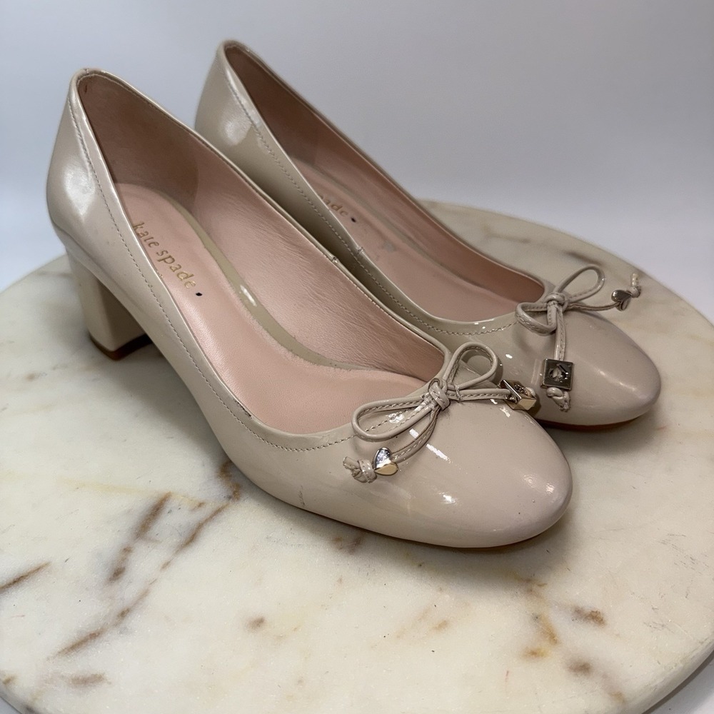 Kate Spade Bev Bow Patent Leather Tusk Beige Classic Block Heel Toe Bow Size 6B
